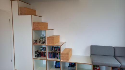 Regalkonstruktion als Treppe