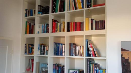 Bücherregal in weiß