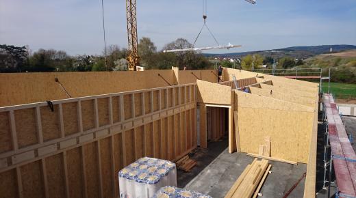 Baustelle für ein Haus aus Holz