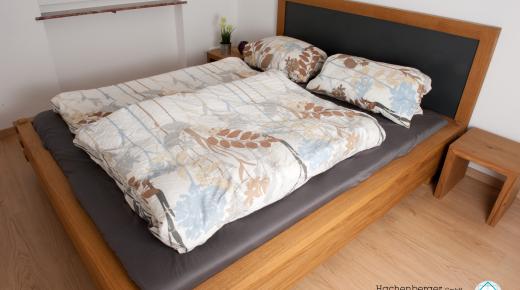 Hochwertiges Doppelbett aus Eiche