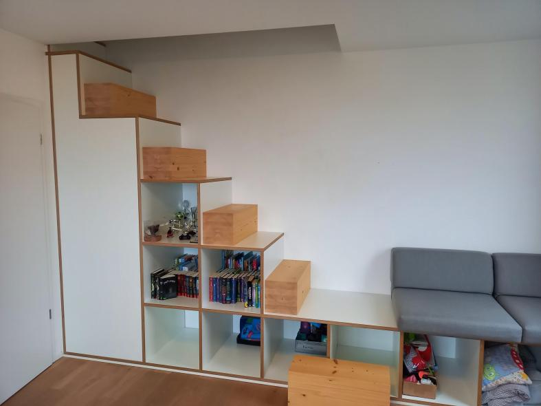 Regalkonstruktion als Treppe