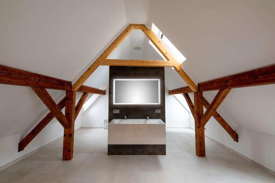 Sanierte Fachwerkkonstruktion in historischer Mühle