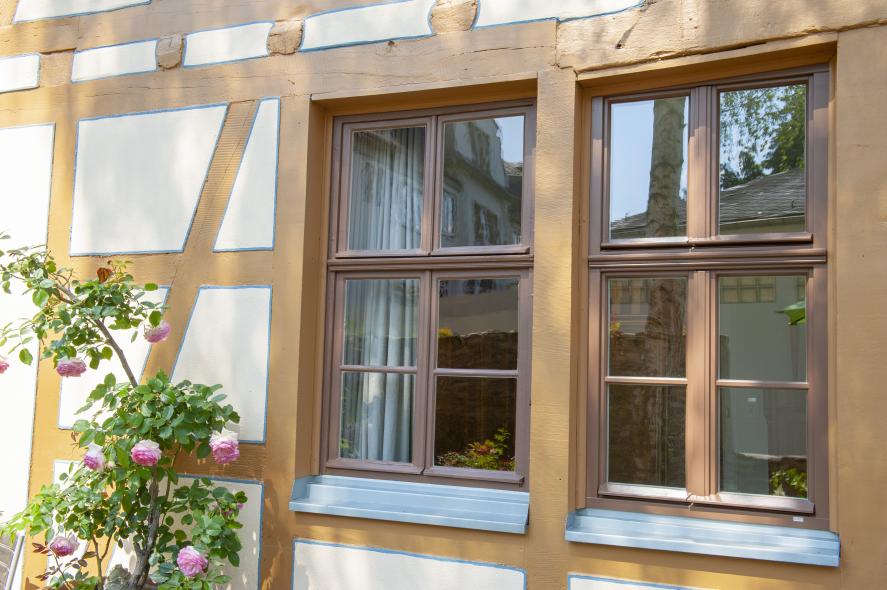 Denkmalpflege erneuerte und restaurierte Fenster