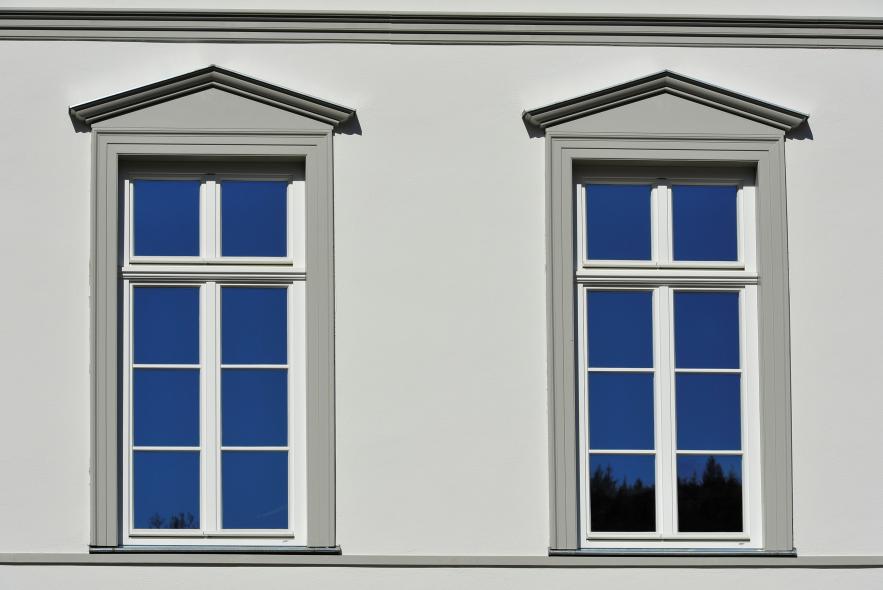 Fenster, Proportionen und Materialien im Einklang mit dem historischen Erscheinungsbild des 19. Jahrhunderts.